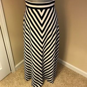 Ann Taylor maxi striped skirt size 0